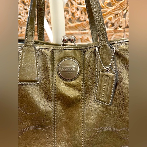 Coach Signature Stitch Patent Leather, Olive Green, 3 Section KISS Lock Purse - Picture 3 of 16